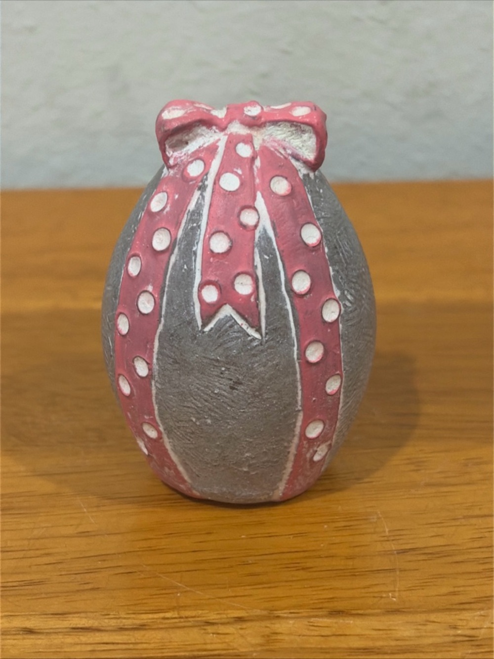Isabel Bloom EGG W/Pink Ribbon Concrete Sculpture 3" 2007 Signed Spring Easter